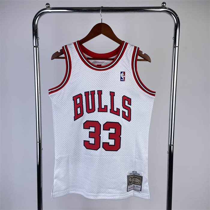 7a8c37ec Chicago Bulls Michael Jordan #23 Mitchell & Ness White 1997-98 Hardwood Classics Jersey - Image 4