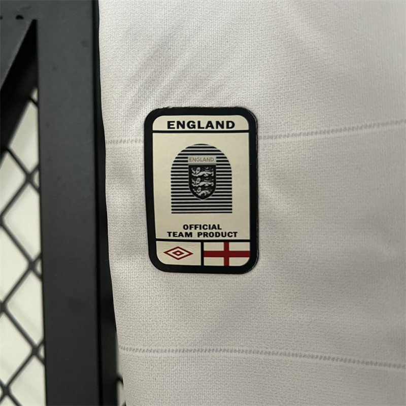 IMG_2037.JPG 2004 England Home Kit Retro Jersey Football Shirt - Image 5