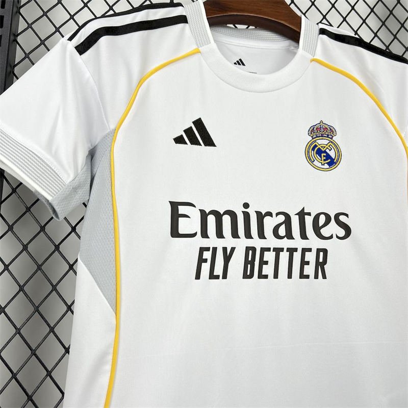 IMG_2302 25-26 Kids Real Madrid Home Kit Jersey Football Size 16-28 - Image 4