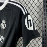 25-26 Real Madrid Kit (Fans Version) Jersey Football Shirt - Image 5