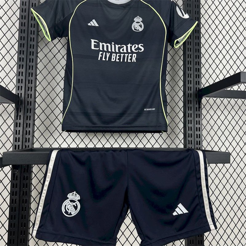IMG_4969 25-26 Kids Real Madrid Away Kit Jersey Football Size 16-28 - Image 4